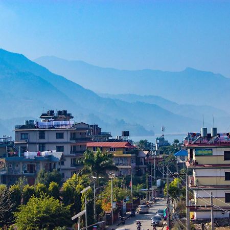 Hotel Silverline Pokhara Kültér fotó