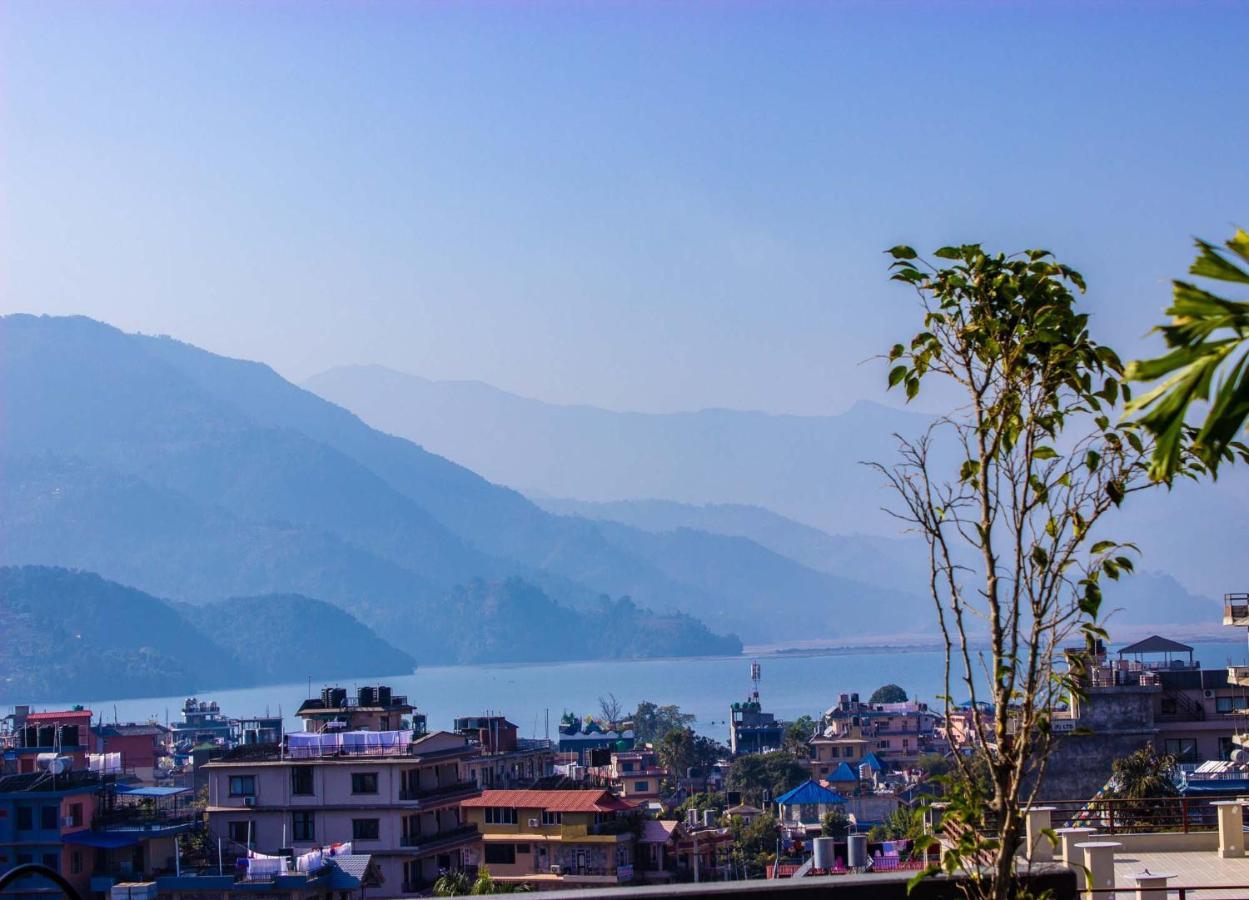 Hotel Silverline Pokhara Kültér fotó