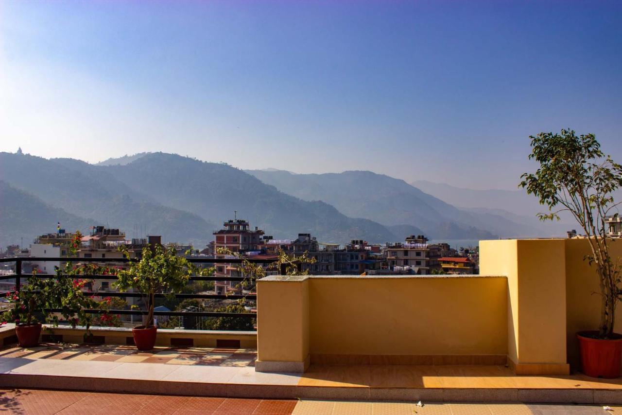 Hotel Silverline Pokhara Kültér fotó
