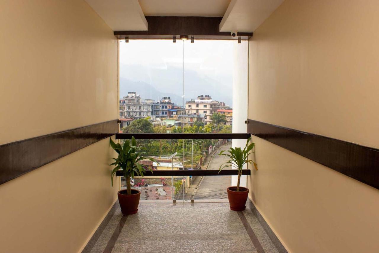 Hotel Silverline Pokhara Kültér fotó